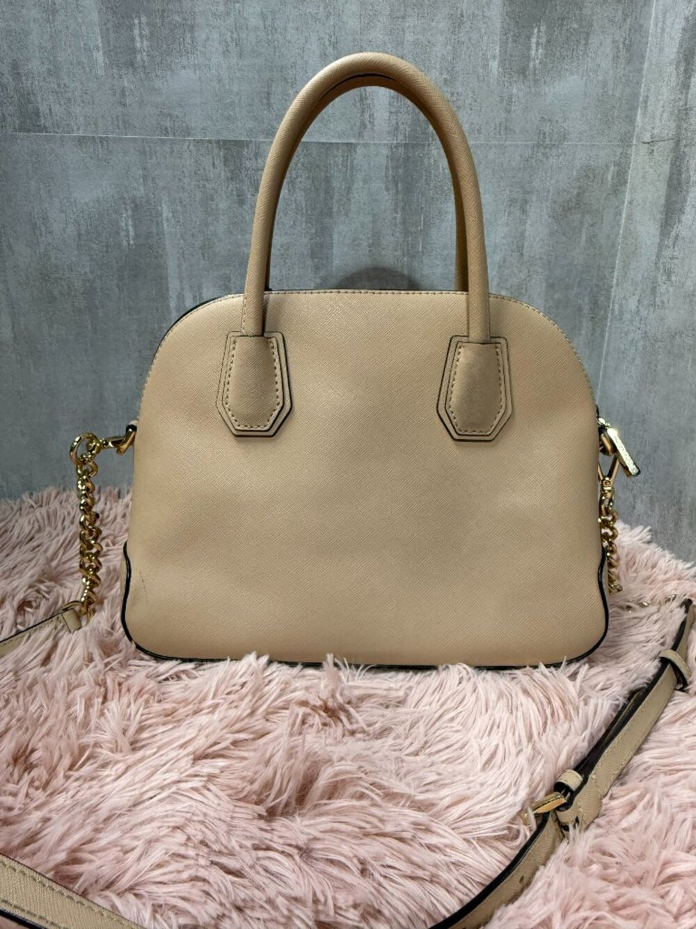 Great Preloved Condition Michael Kors Cindy Large Dome Satchel - Beige - Picture 11 of 13